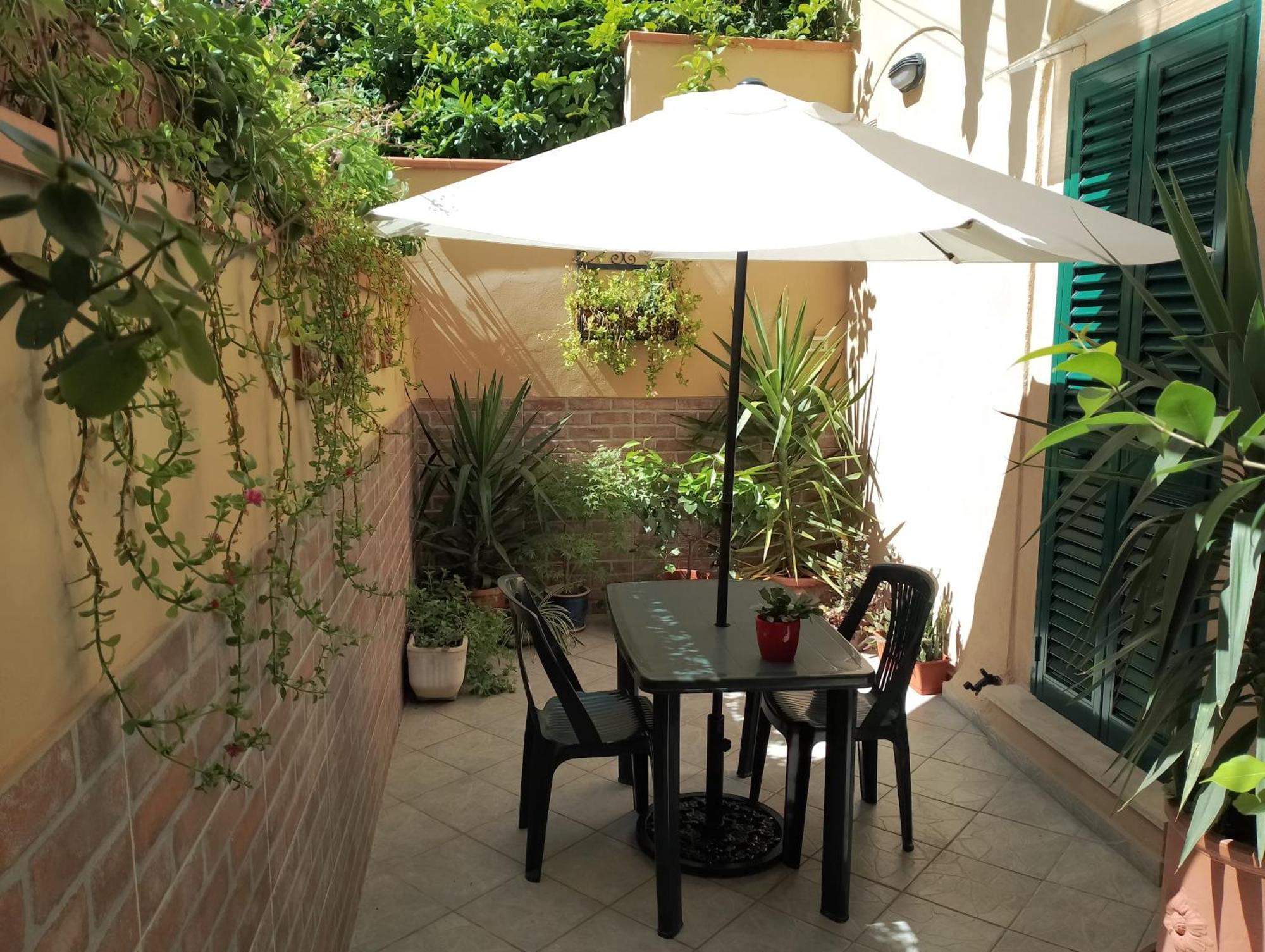 Il Piccolo Eden - Private Garden Apartment Livorno Exterior photo