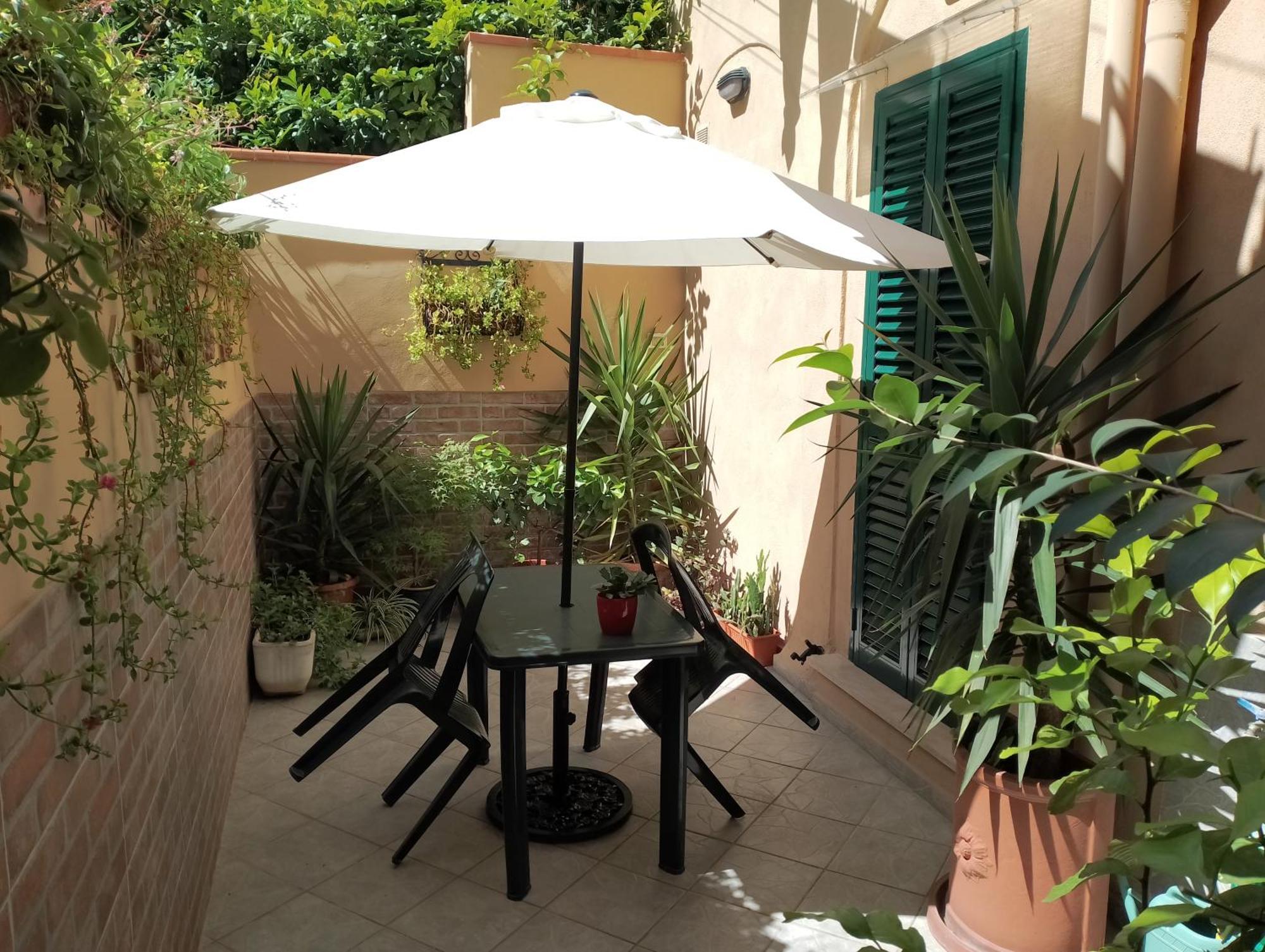 Il Piccolo Eden - Private Garden Apartment Livorno Exterior photo
