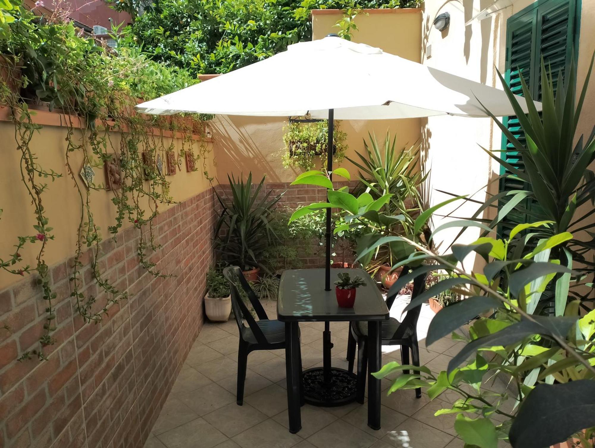 Il Piccolo Eden - Private Garden Apartment Livorno Exterior photo