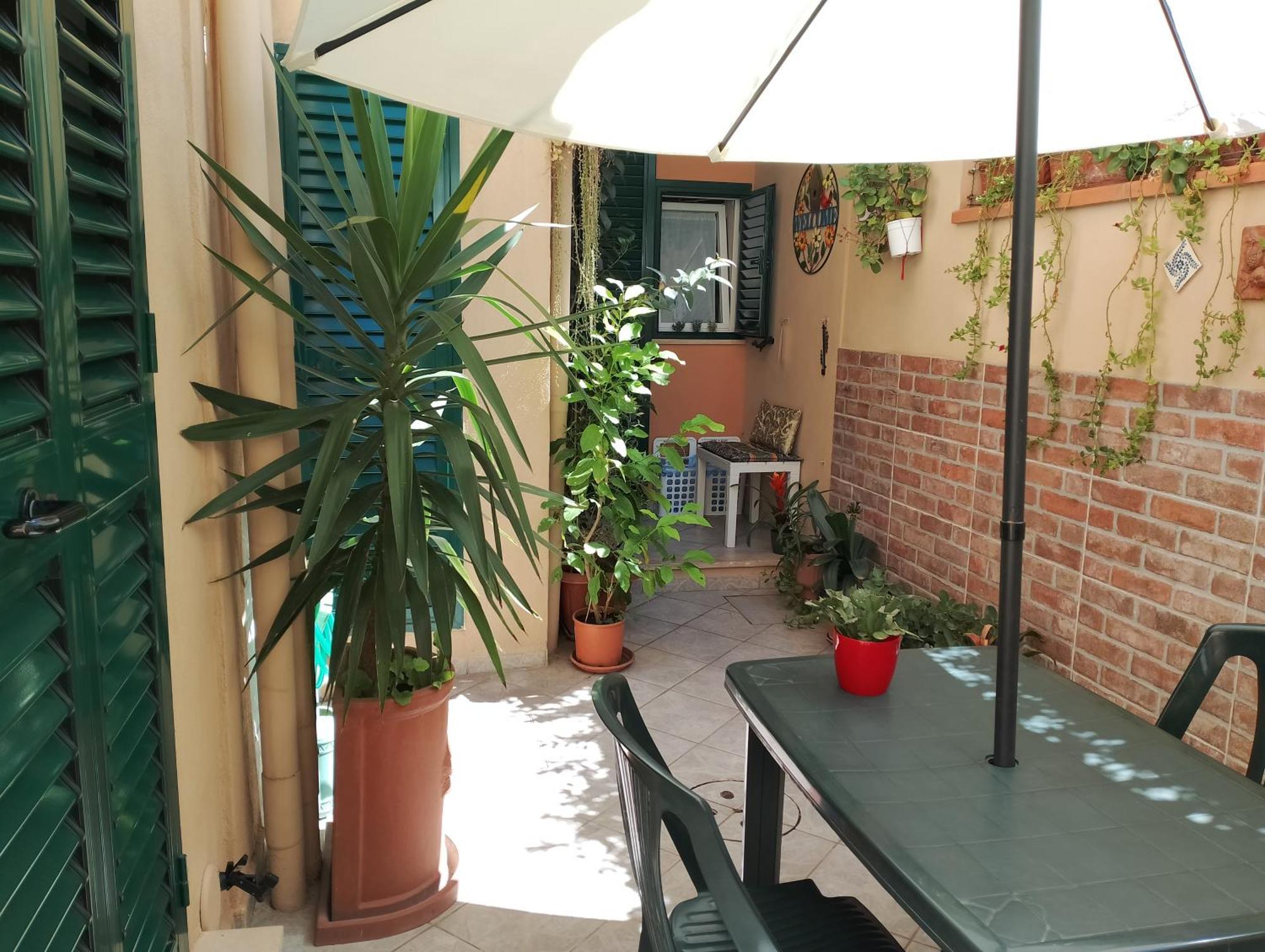 Il Piccolo Eden - Private Garden Apartment Livorno Exterior photo